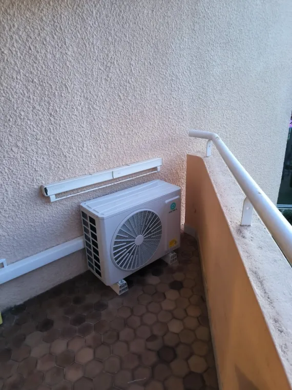 Professionnel pour installer une pompe à chaleur dans une villa rénovée près de Nice, Nice, LES RÉVERSIBLES