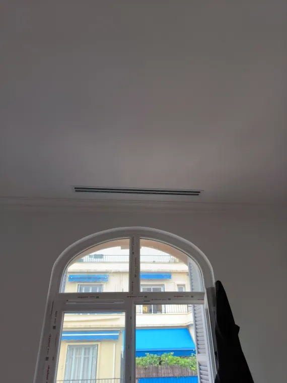 Mise en service d'un système de climatisation gainable à Nice, Nice, LES RÉVERSIBLES
